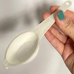Fuller Brush White Plastic Tea Strainer Flat Bottom Vintage 5.75in L x 1.8in W